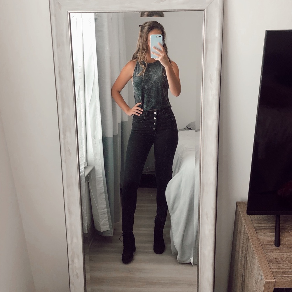 Black high-waisted Jeans